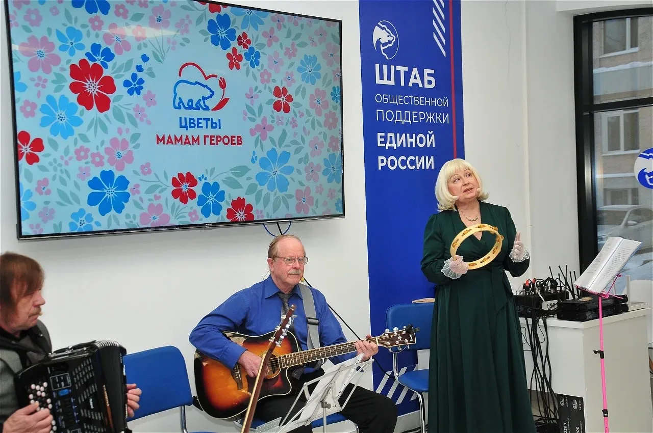 💐 В Штабе общественной поддержки прошла акция «Цветы мамам Героев»  На встречу пригласили матерей, ж