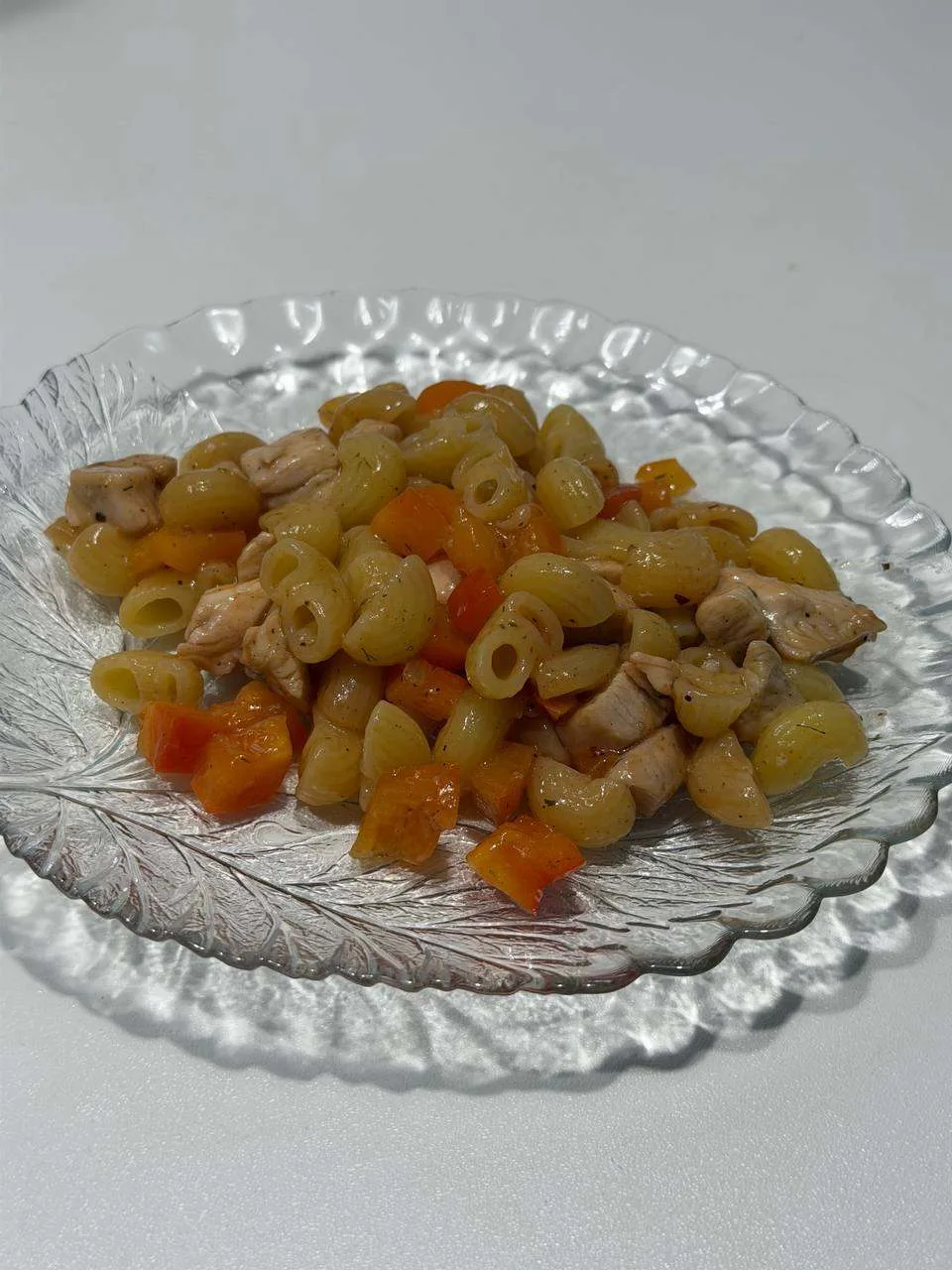 Простой рецепт ужина: макароны с курицей и болгарским перцем
