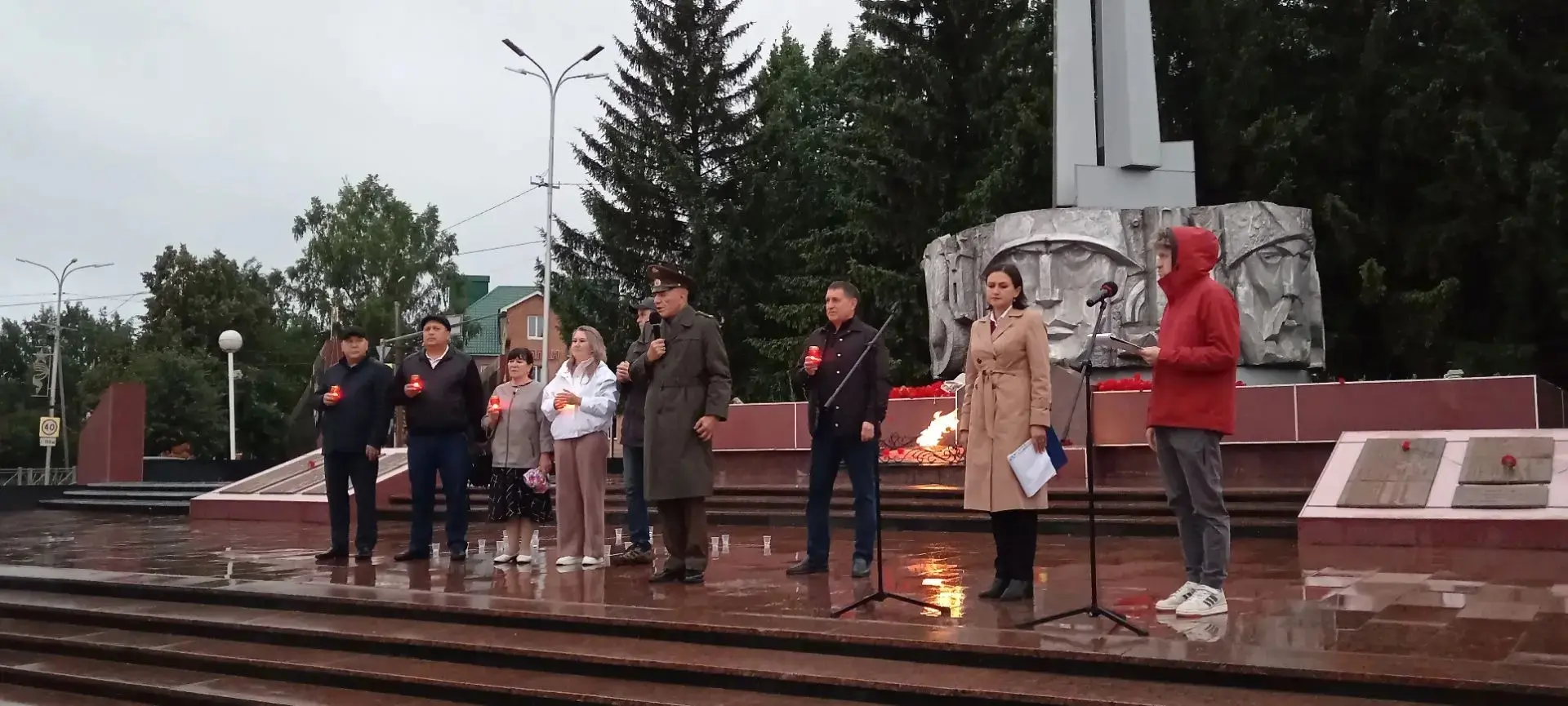В Азнакаево зажглись «Свечи памяти» 🕯🕊

Сегодня, в День памяти и скорби, у городского мемориала пр