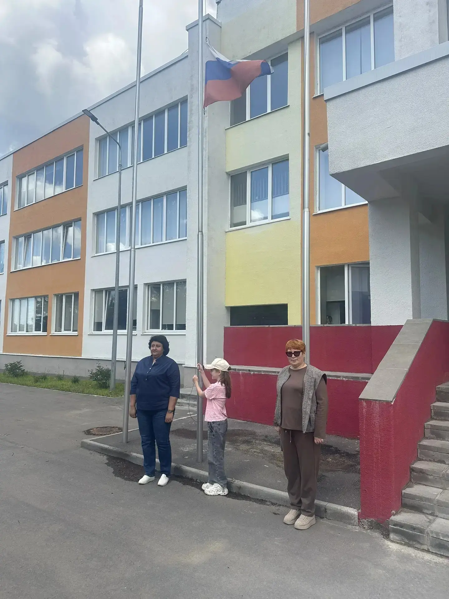 В Ново- Ольховской школе распахнул свои двери лагерь дневного пребывания детей «Алые па...