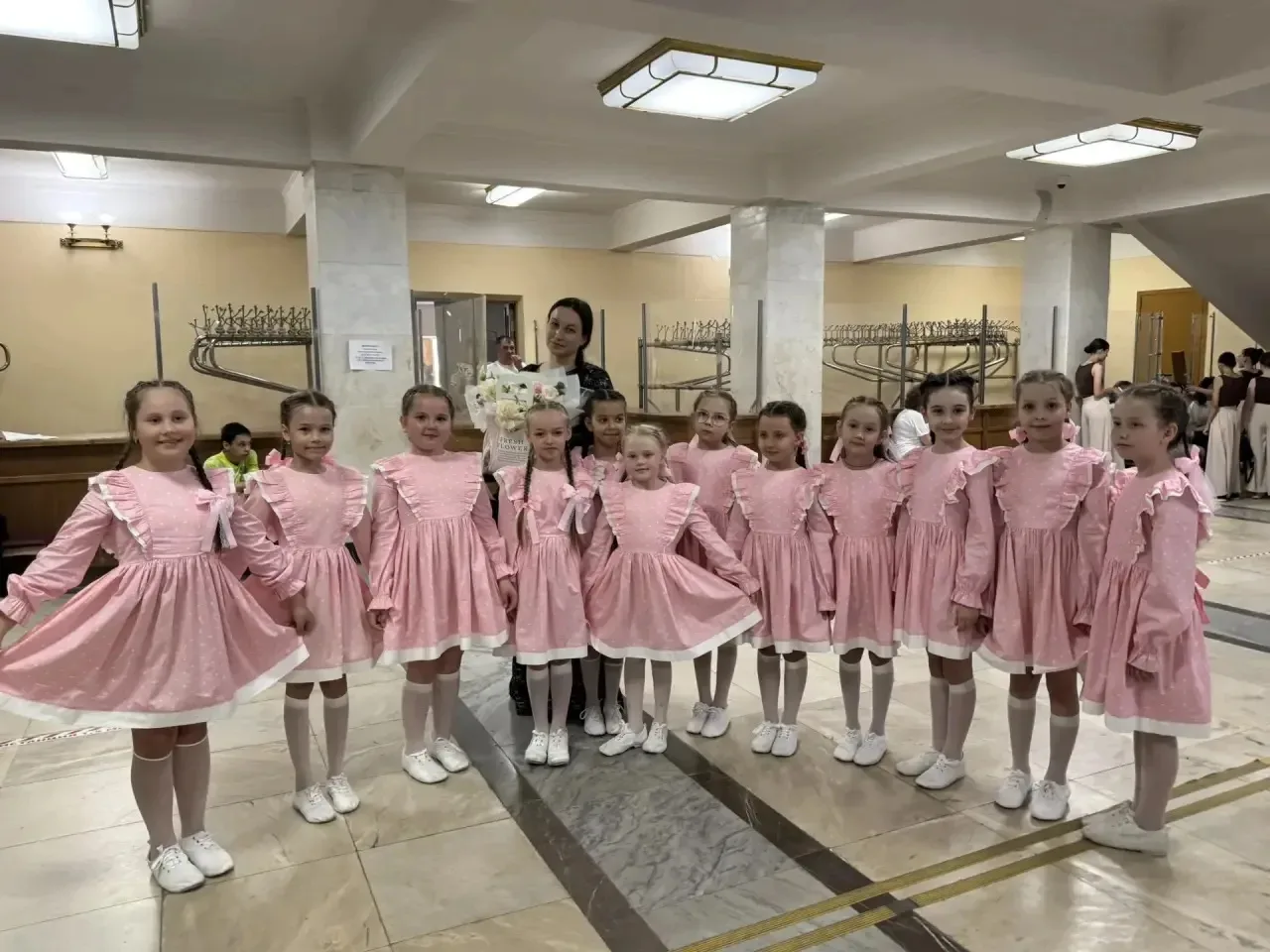 🎉 Наши юные звёзды зажгли на сцене! 🌟  С гордостью сообщаем, что образцовый театр танца «Биектау» пр