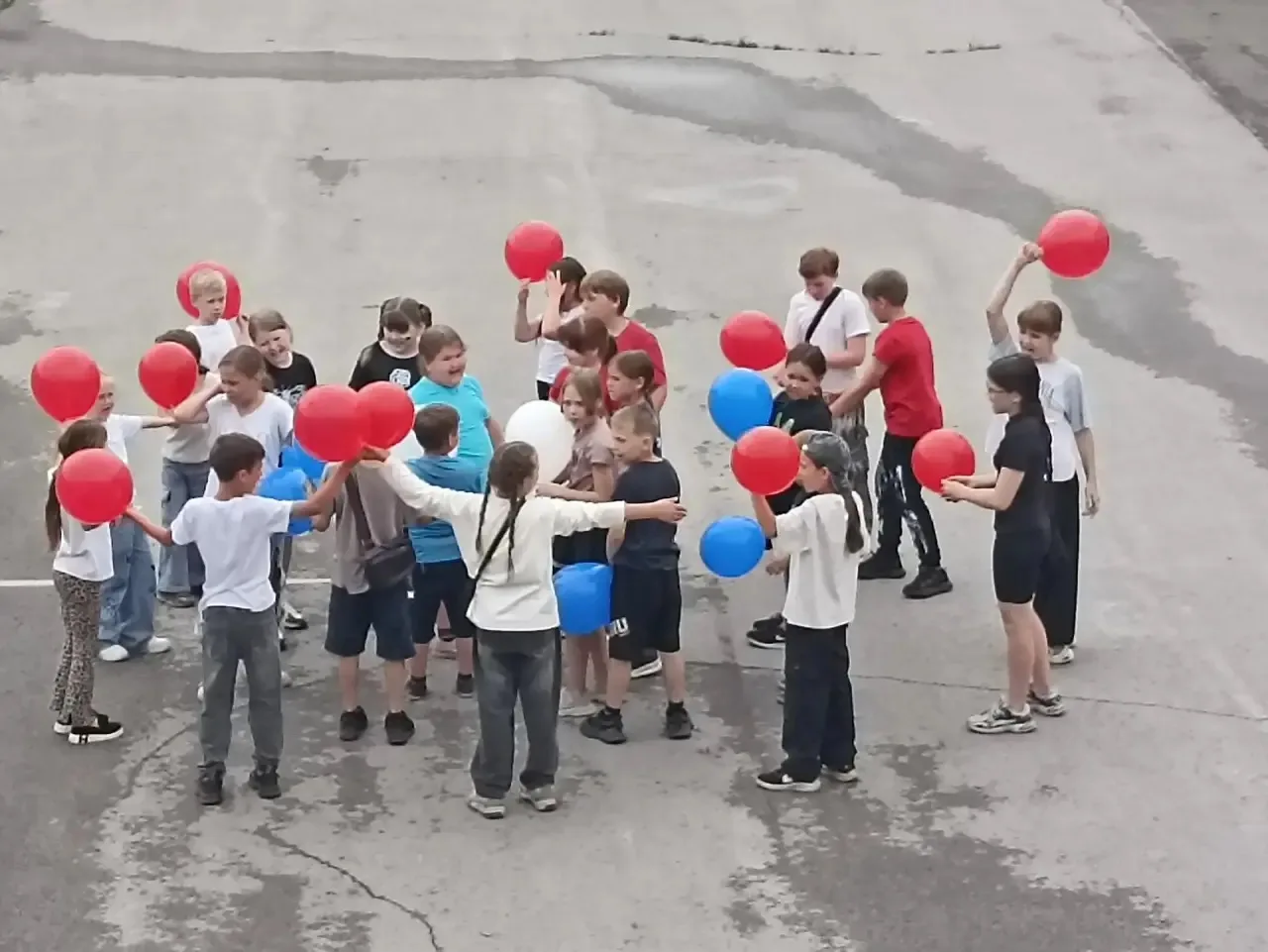 День России, который мы никогда не забудем! ❤️🇷🇺

Погода попыталась нам помешать, но у неё ничего 