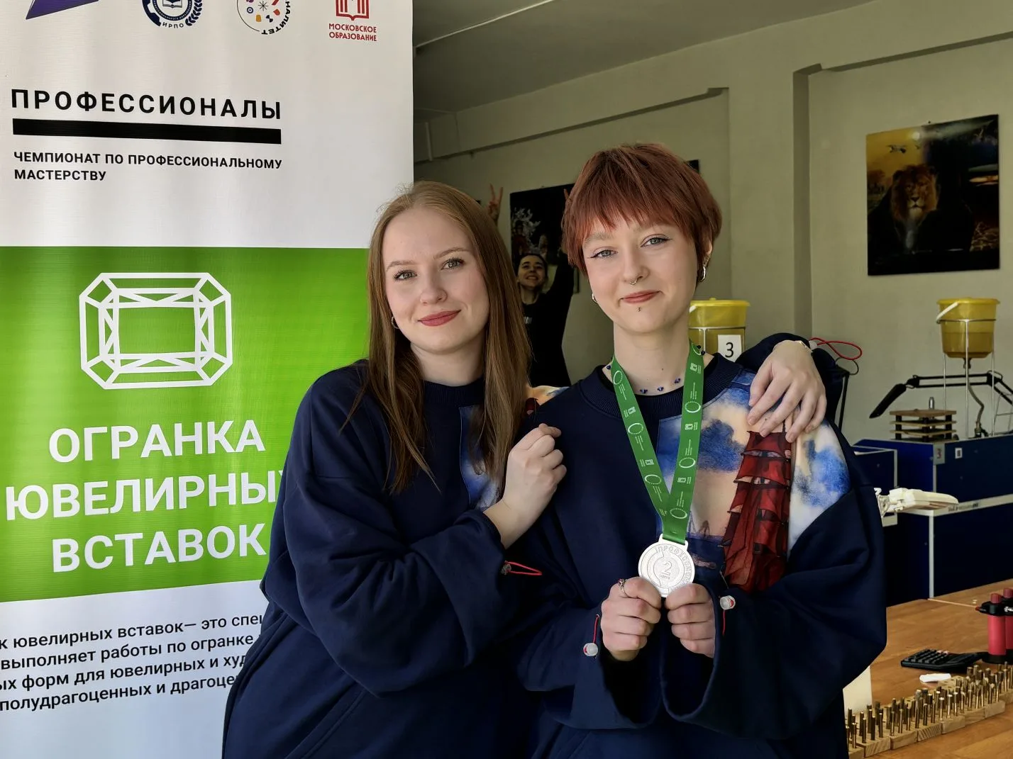 ⚡️Молния⚡️  Наши девушки везут нам в колледж серебро!   Елизавета Николаева вместе с наставником Ели