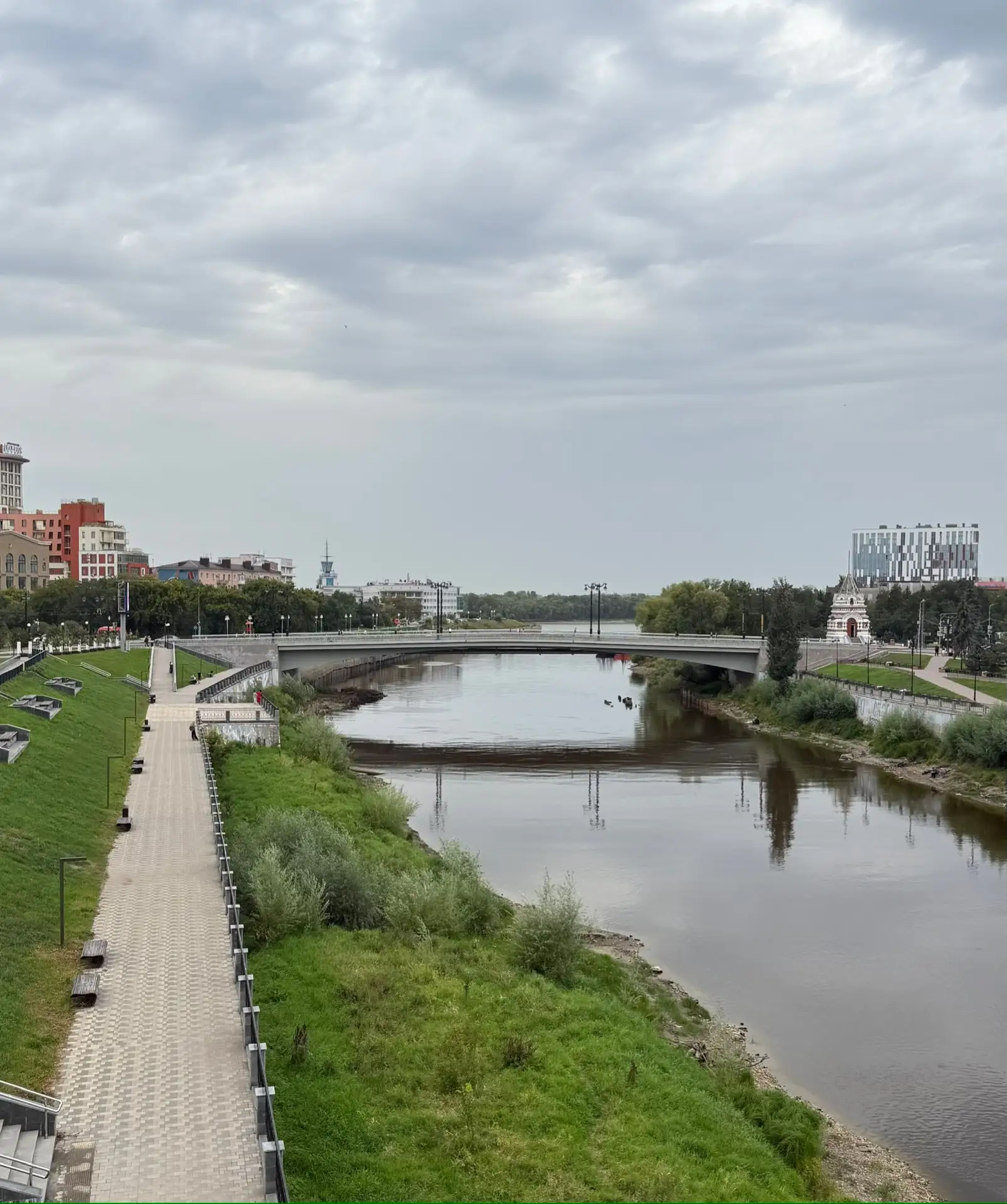 Прохладные выходные ждут омичей. По прогнозу синоптиков, в субботу днем столбик термоме...