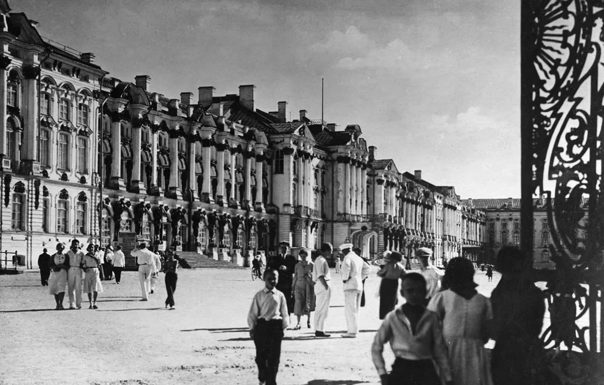 Память

Воскресный день 22 июня 1941-го обрушился трагической новостью. Практически сразу после перв