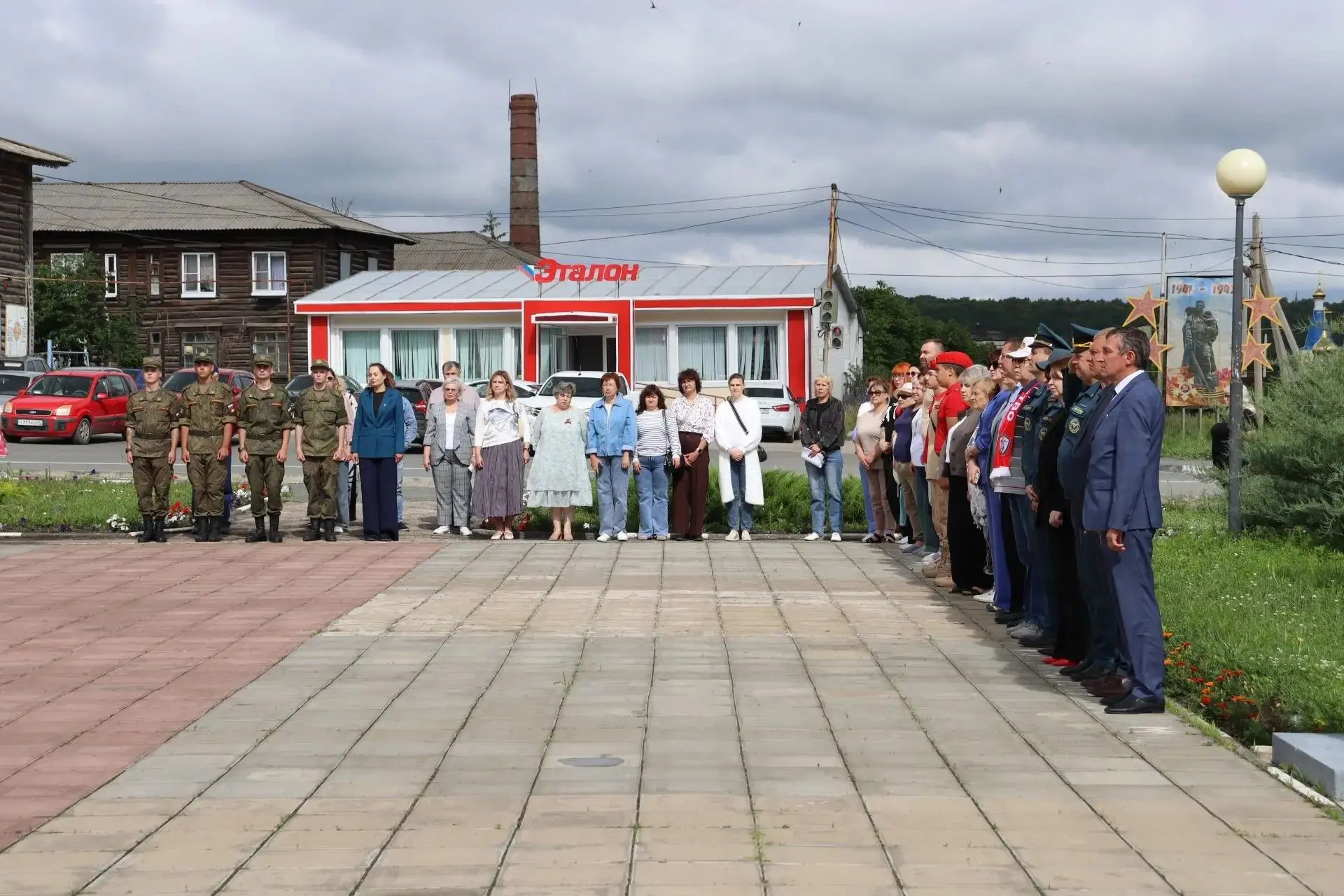 Митинг-реквием прошел на площади у Вечного огня в День памяти и скорби

22 июня, в День памяти и ско