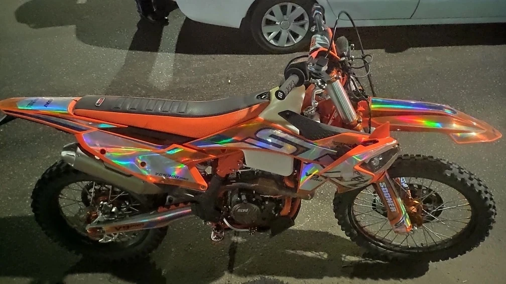🏍️ 16-летний бесправник на мотоцикле врезался в бордюр и покалечил сверстницу

Поздним вечером 11 и