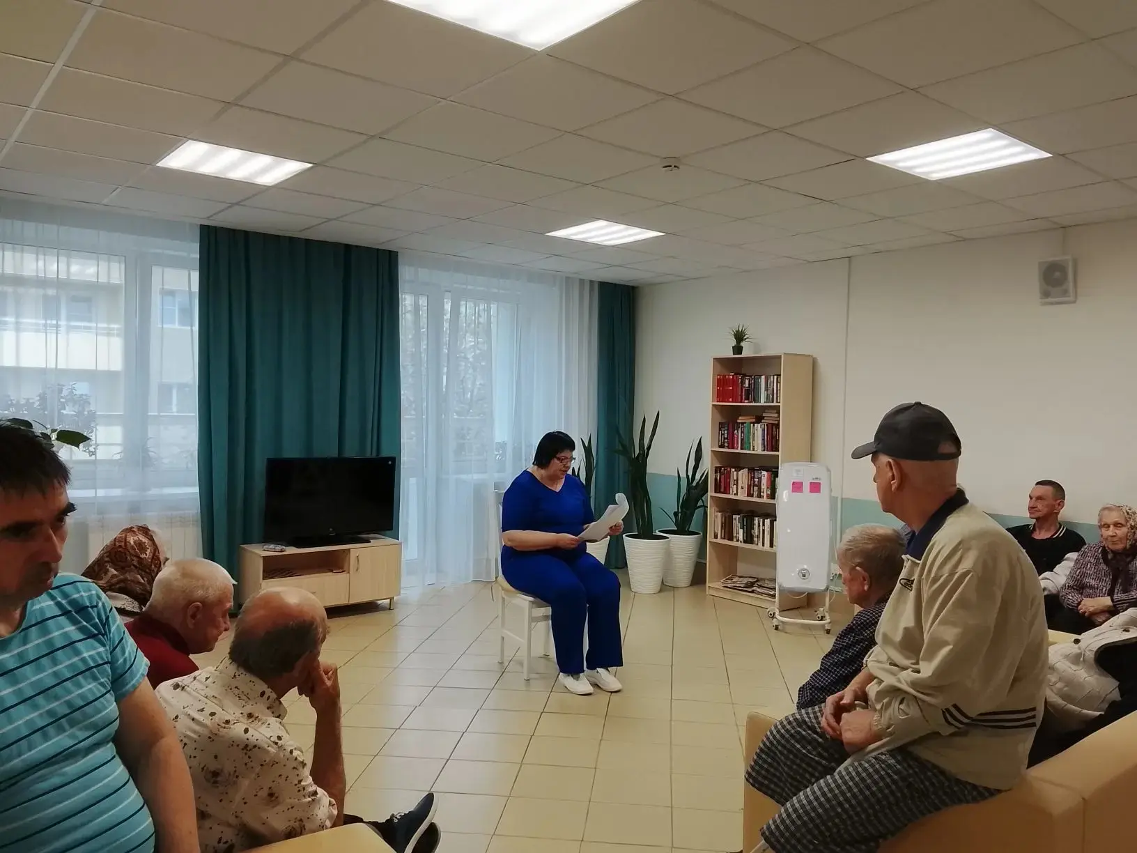 Лекцию на тему «Курение вредит вашему здоровью», в рамках школы здоровья, провела для п...