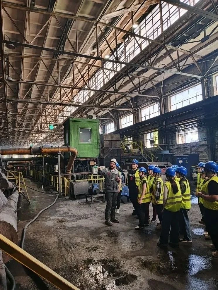 ⛏️⚙️ Студенты Губкинского ГПК посетили обогатительную фабрику Комбината КМАруда.  🎯 Экскурсия прошла