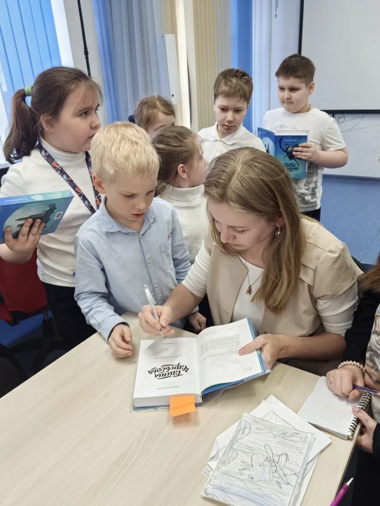 Сегодня школе состоялась творческая встреча учащихся 2 «А» и 2 «В» классов с детской писательницей Ю