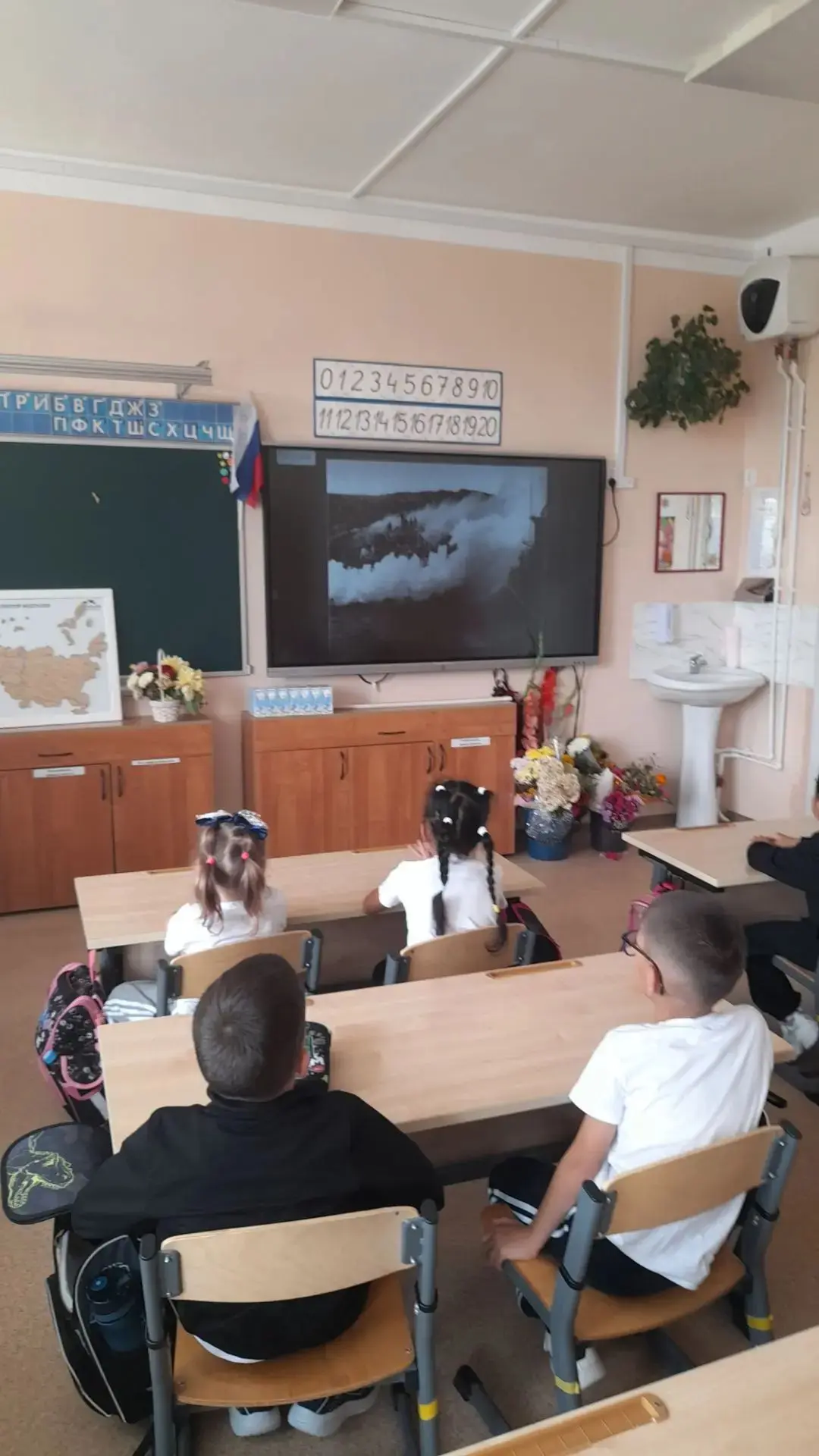 Наша школа — это не только учебники и звонки, но и место, где воспитывают настоящих пат...