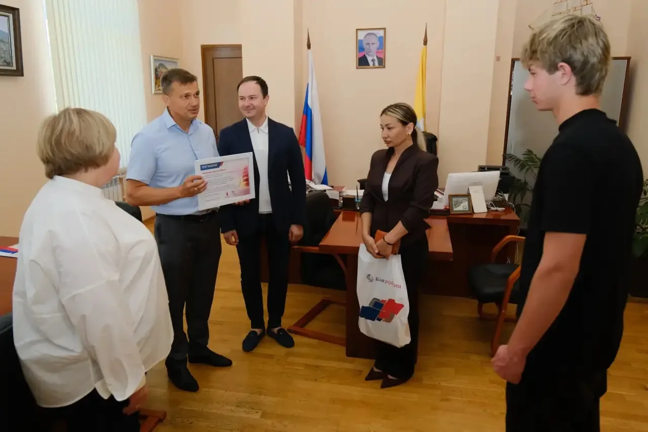 🚀Ученик Гаспринской школы № 1 Ярослав Бобкин примет участие в празднике белых ночей «Алые паруса» в