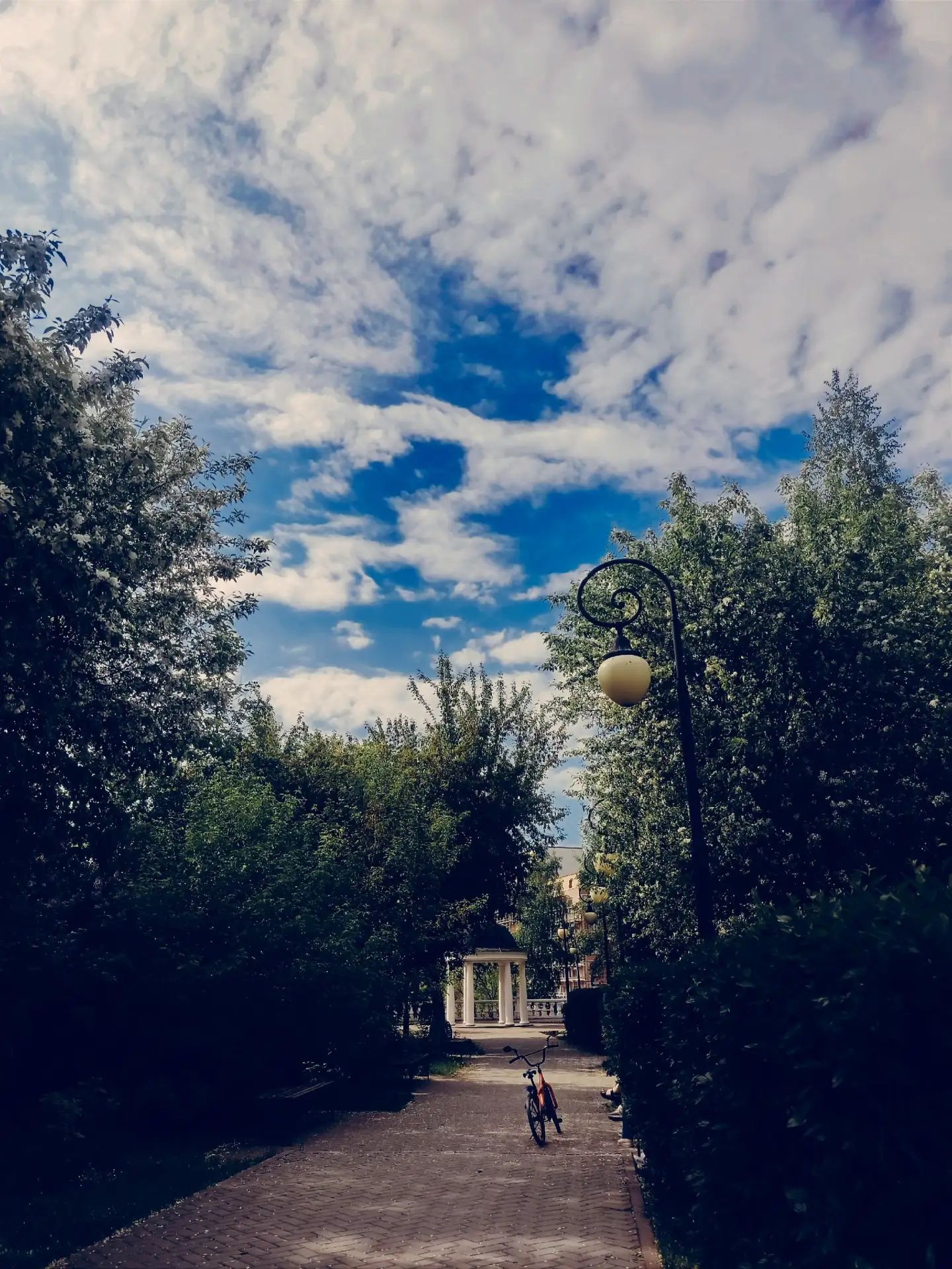 🌞 Доброе утро, Тюмень!    🗓Сегодня, 19 мая, вторник, нас ждёт по-настоящему летняя погода!    - 🌄 Ут
