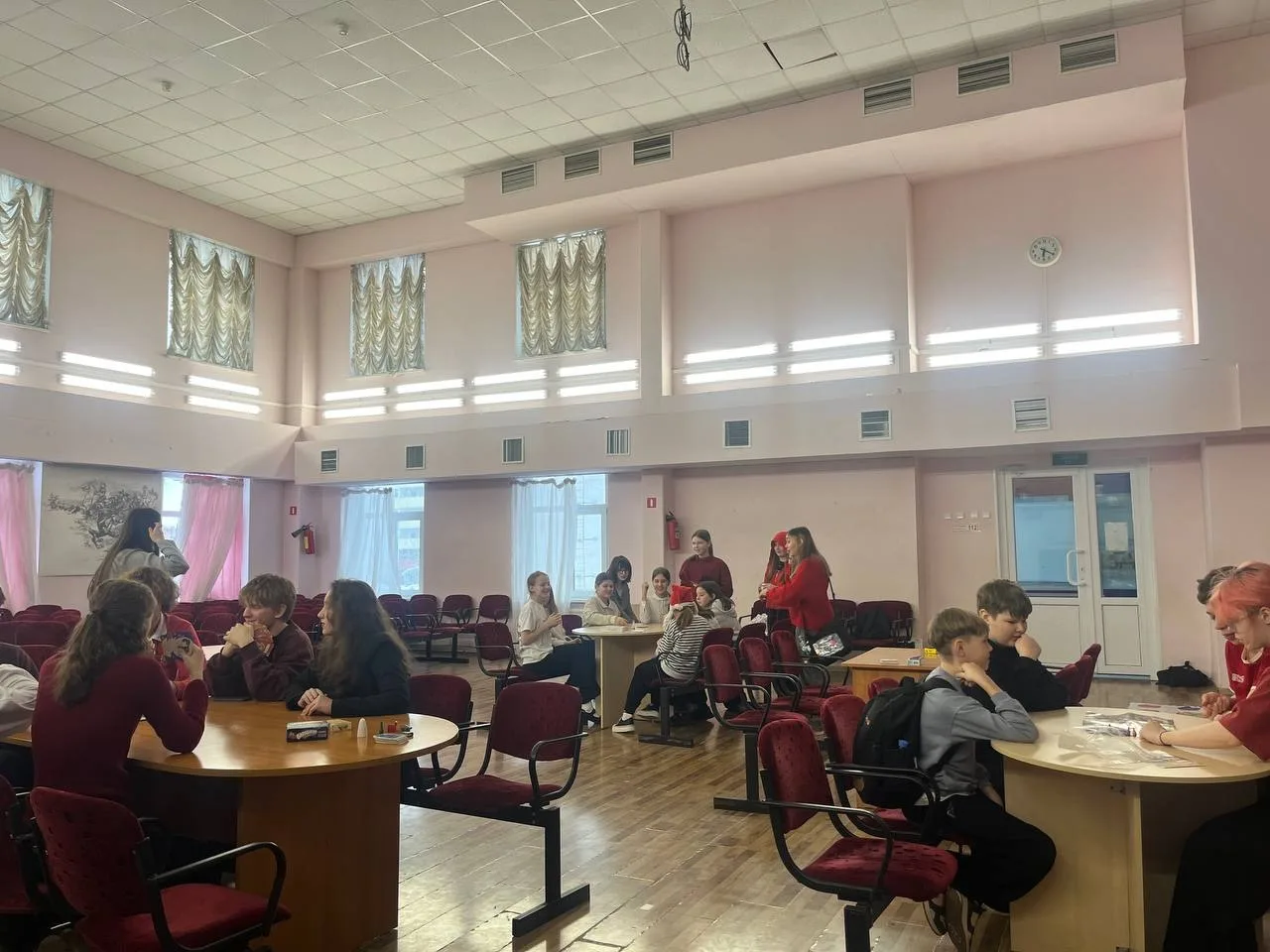 🔴 ПОНЕДЕЛЬНИК — КРАСНЫЙ: ДЕНЬ НАСТОЛОК И ДРАЙВА    🎲 Красный — цвет энергии, и мы начали неделю имен