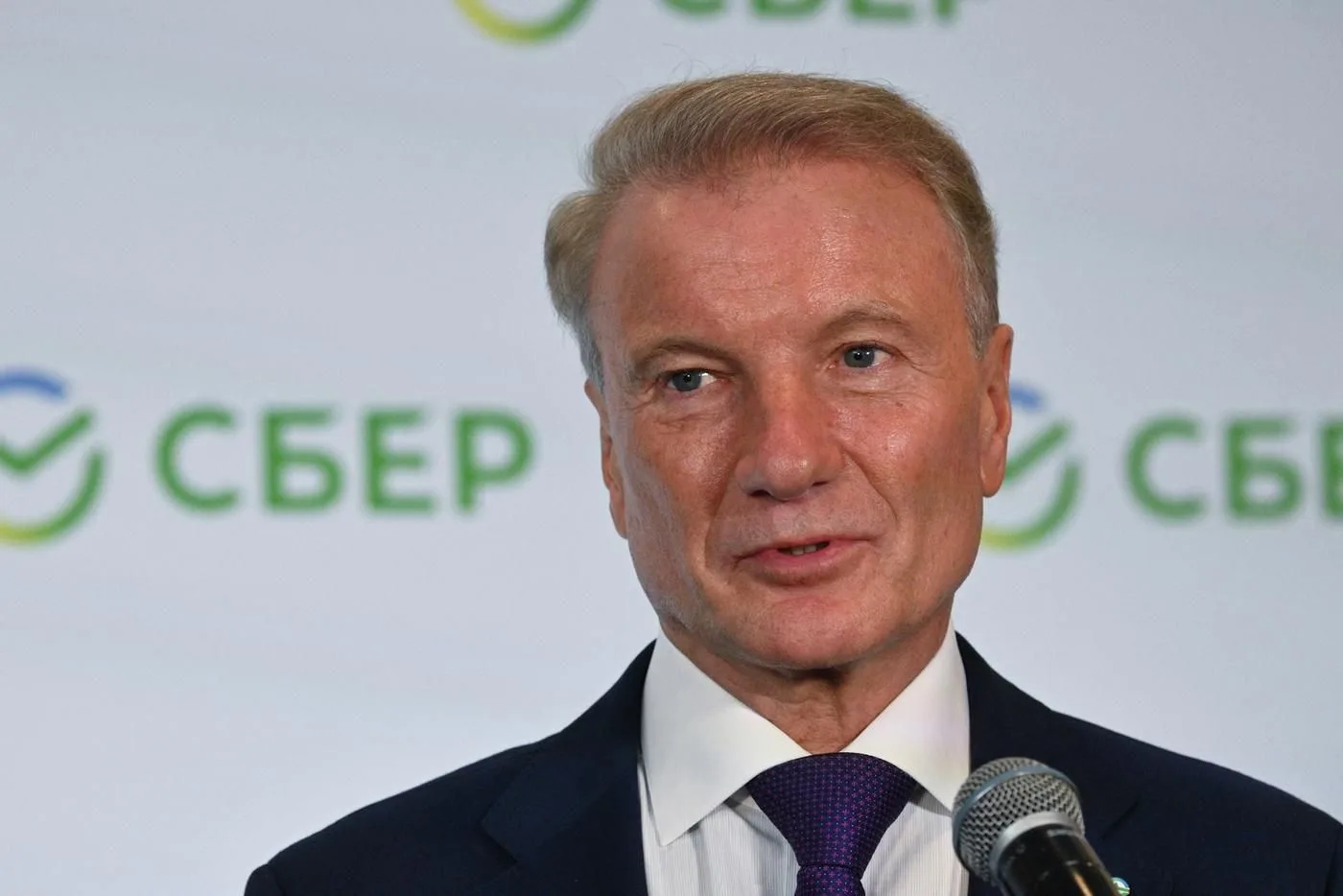 «Сбер» второй год подряд — лидер рейтинга Forbes по чистой прибыли среди российских ком...