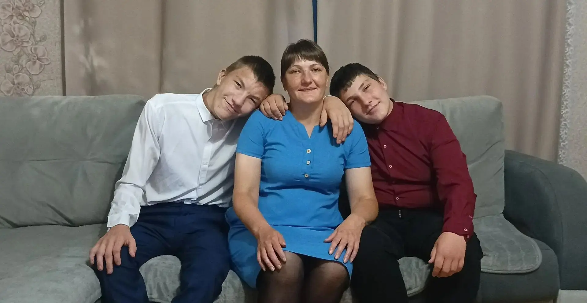 🎉 С Днём российского флага! В преддверии праздника специалисты отделения помощи семье ...