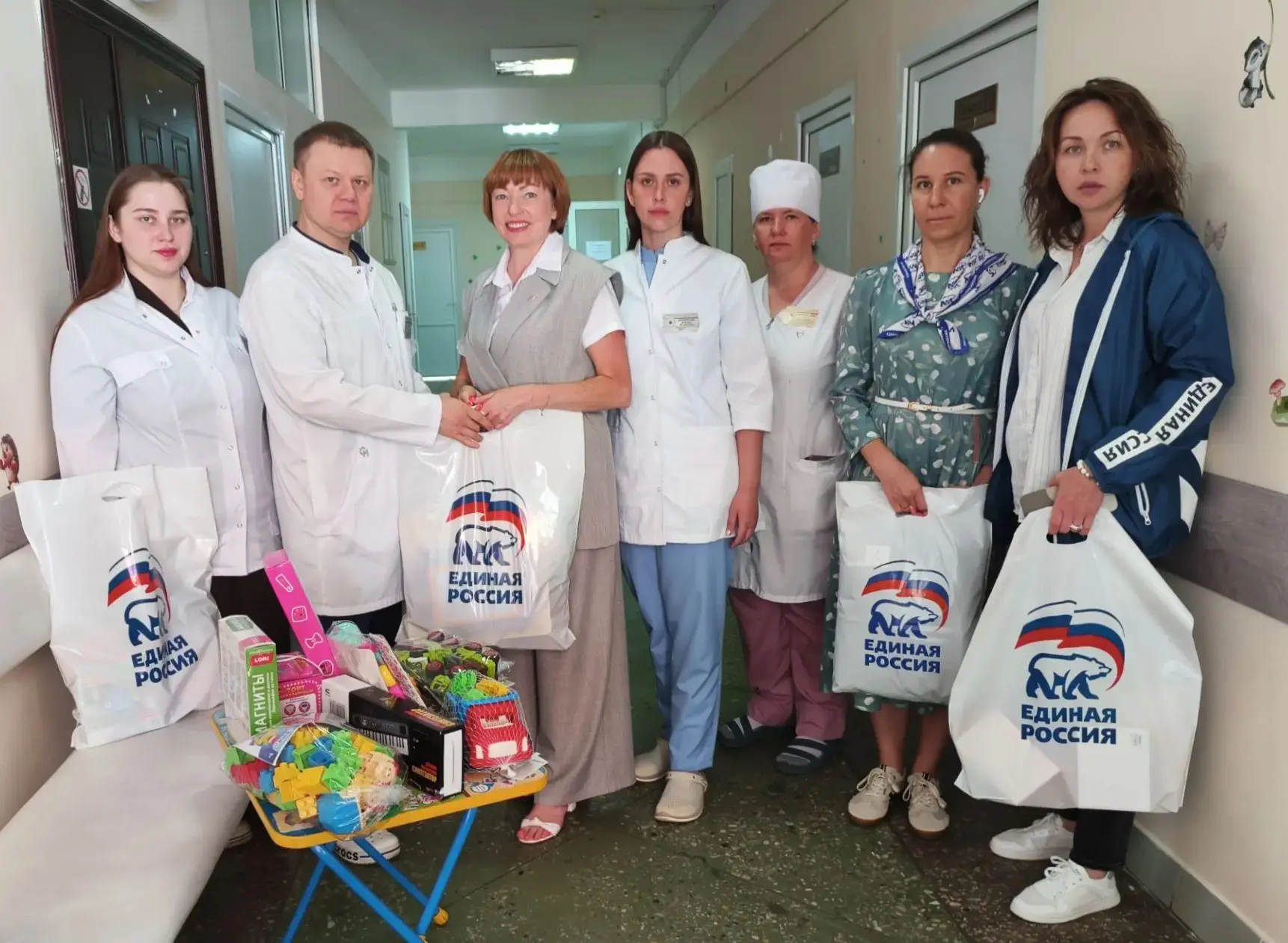 Партия «Единая Россия» передала детские игрушки отделению челюстно-лицевой хирургии областной больни