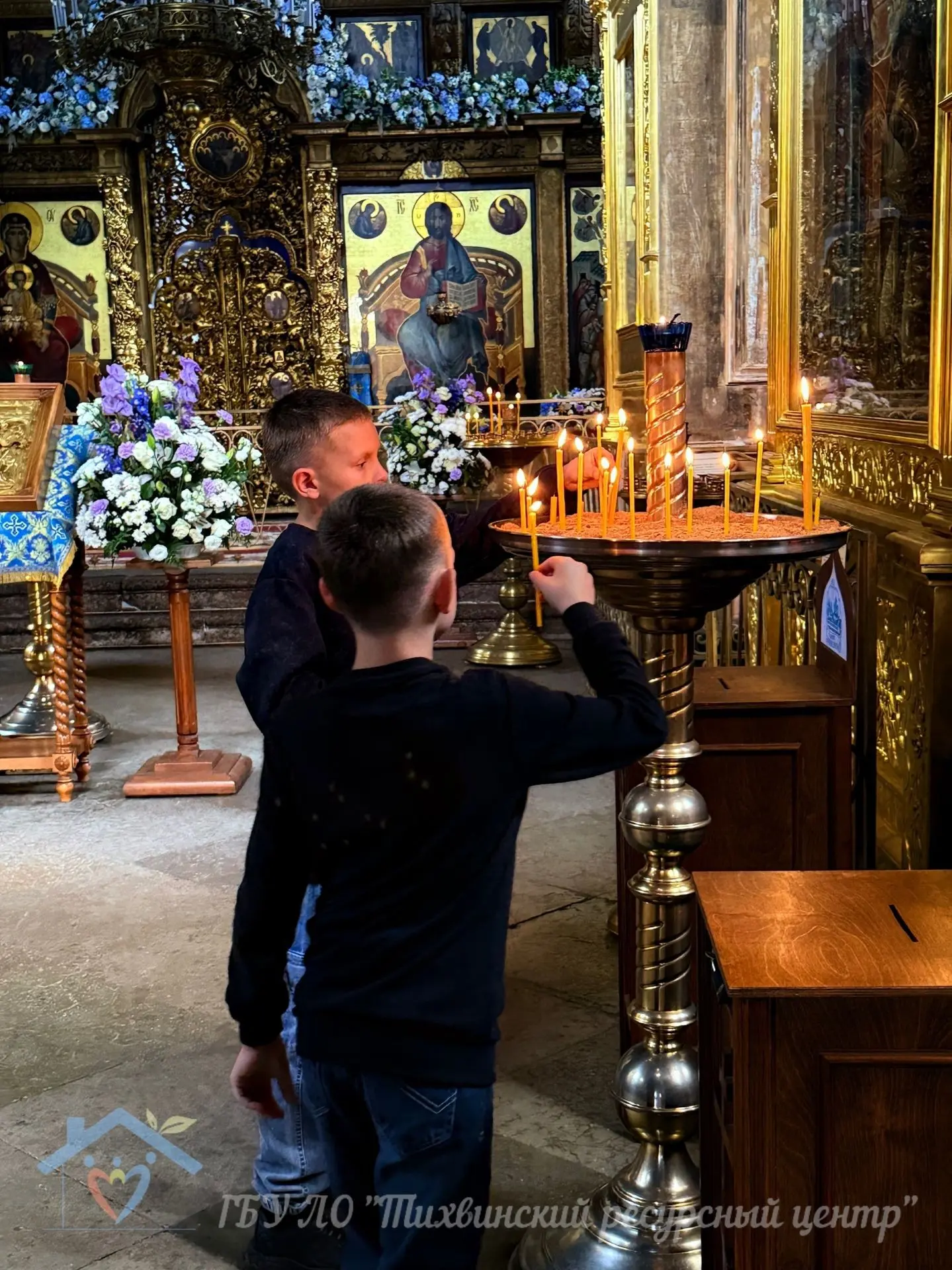 Воспитанники Тихвинского ресурсного центра посетили храм перед началом учебного года.