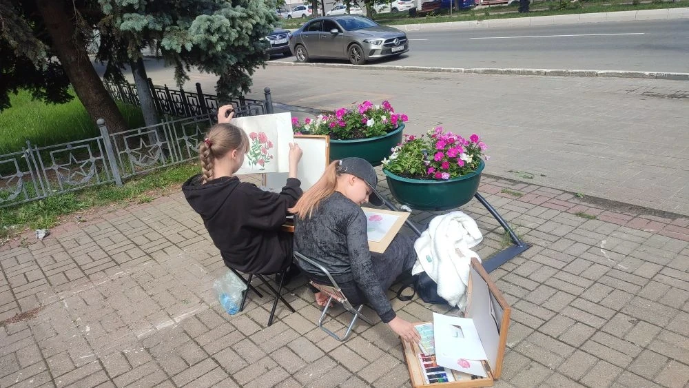 🎨🌿 В третий день пленэра первоклашки Детской художественной школы г.Калуги отправилис...