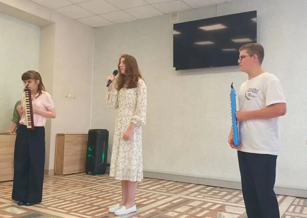 Лето — время творчества и вдохновения! 🎶🌺

Когда за окном солнечные деньки ☀️, а в душе звучит муз