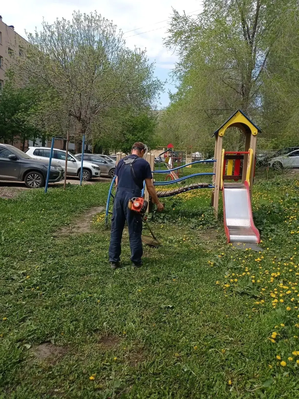 🍃 Чистота и порядок: каждый день в Октябрьском районе становится зеленее и аккуратнее

Лето в самом