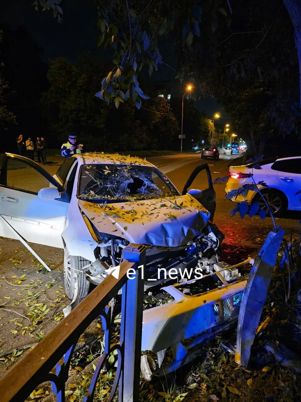 На улице Шаумяна автомобиль сбил парня на электросамокате