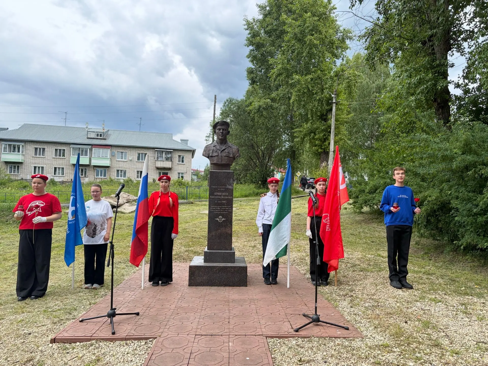 Время героев — память веков

1 июля в с.Кослан состоялось торжественное мероприятие «Время героев — 