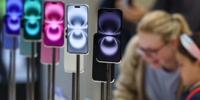 🍎 Apple стала самой крупной компанией по капитализации в мире, обогнав NVIDIA