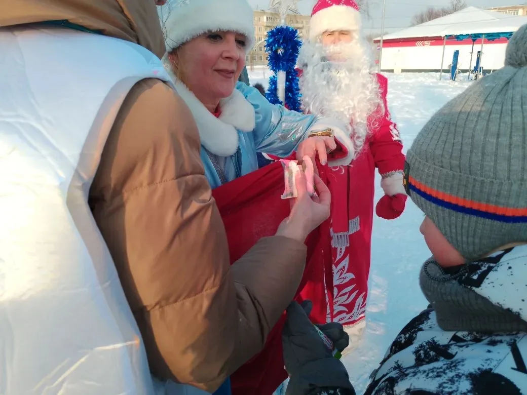 ❄️🐎Сказочная семейная карусель закрутилась на заснеженной площади у красавицы Елки!