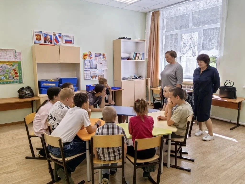 День 7 в лагере дневного пребывания "Радуга" выдался насыщенным и запоминающимся. Утро началось торж