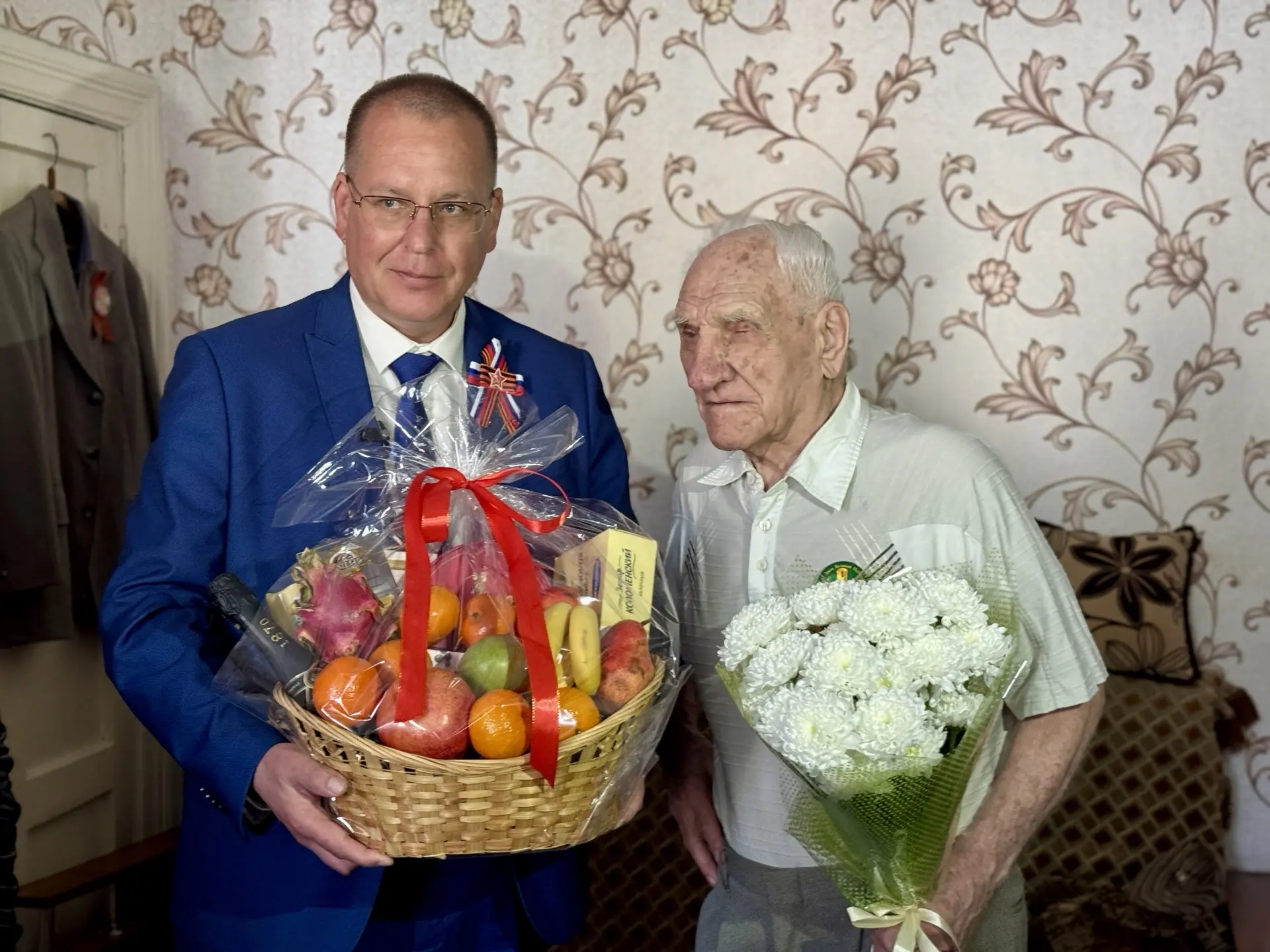 Сегодня глава городского округа Дмитрий Ажичаков, председатель городского Совета народных депутатов 