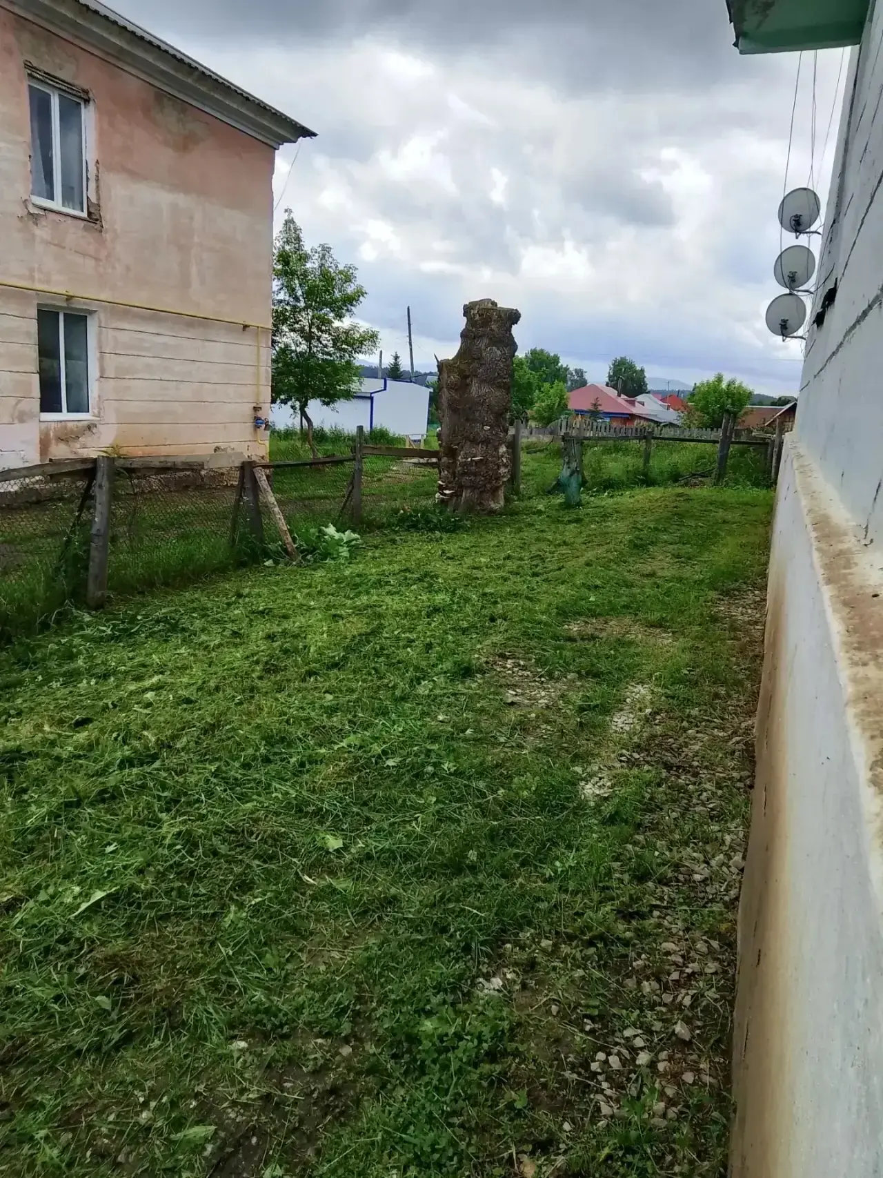 Скос травы вдоль МКД 
ул. Оглоблина, д. 103
с. Тирлянский