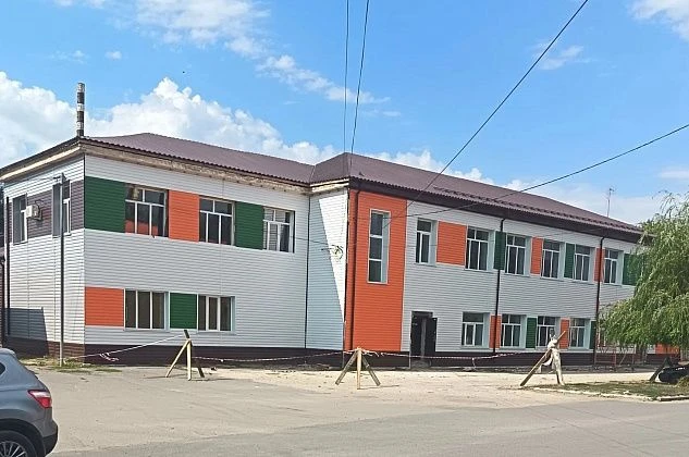 В межпоселенческой центральной библиотеке Руднянского района продолжается  капитальный ...