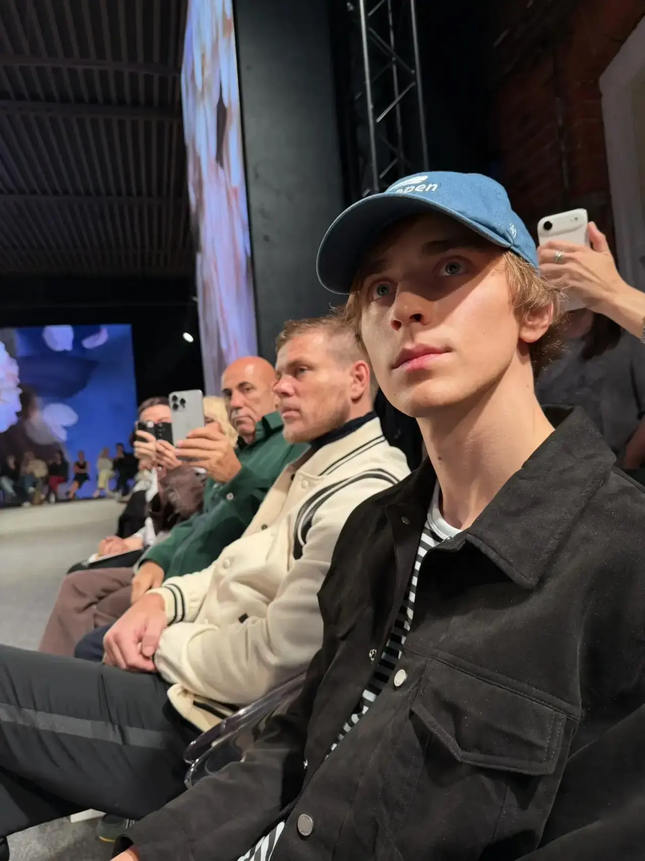 🤩 — Модель