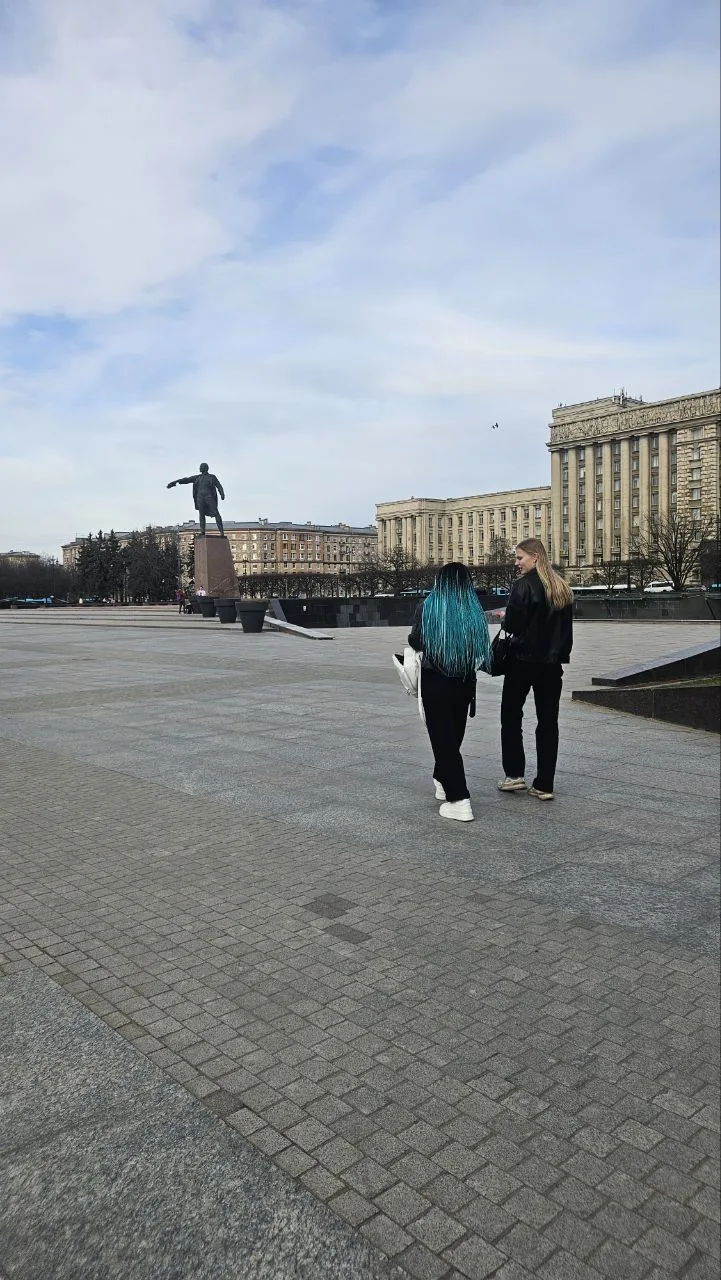 Сняли квартиру за 600 000 рублей.