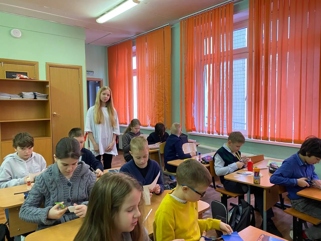 Весенний мастер-класс в преддверии 8 Марта! 🌸  6 марта в нашей школе царила праздничная и творческая
