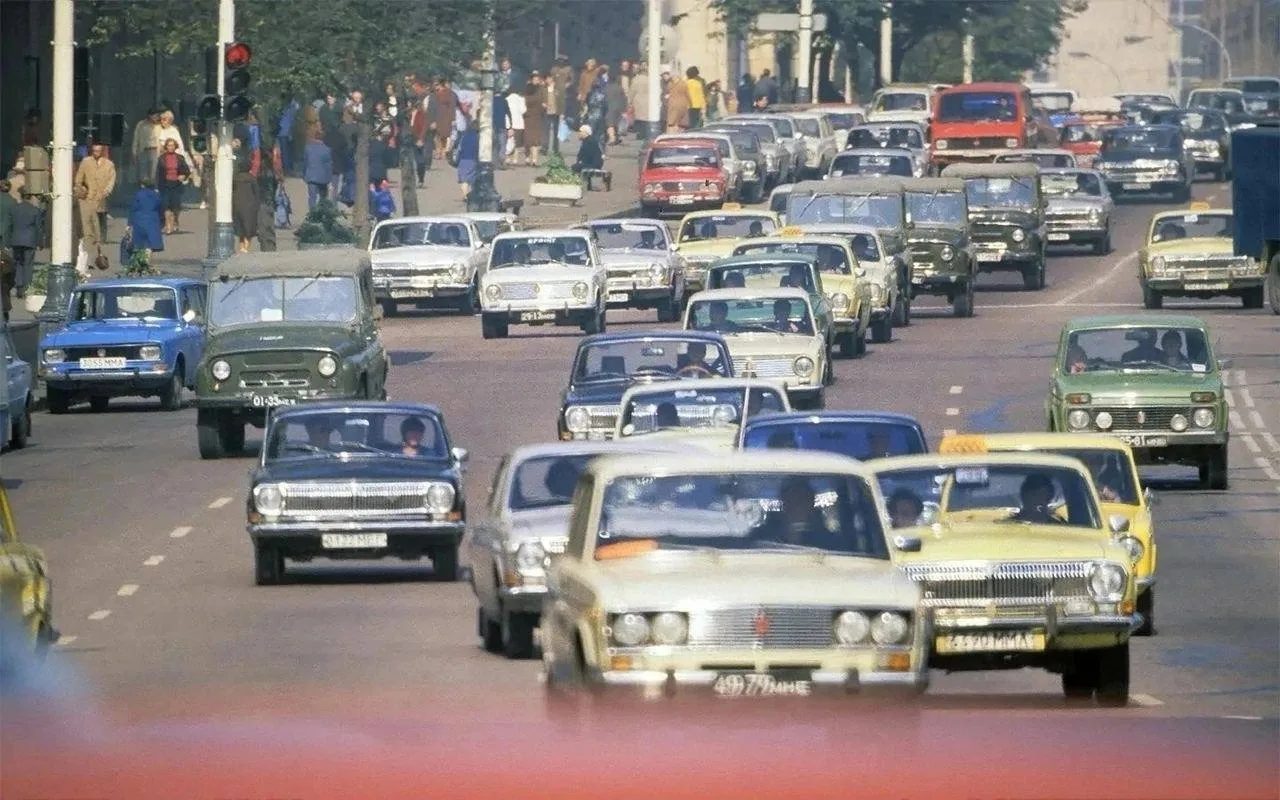 Доброе утро! Транспортный поток на улице Горького, 1981