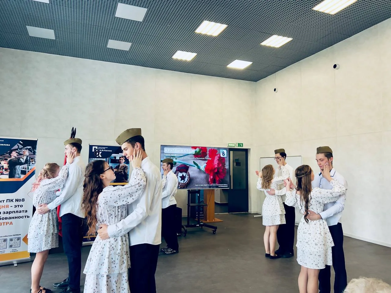 Кажется, объединять колледжи в #ПК8 становится хорошей традицией.  Сегодня на одной площадке встрети
