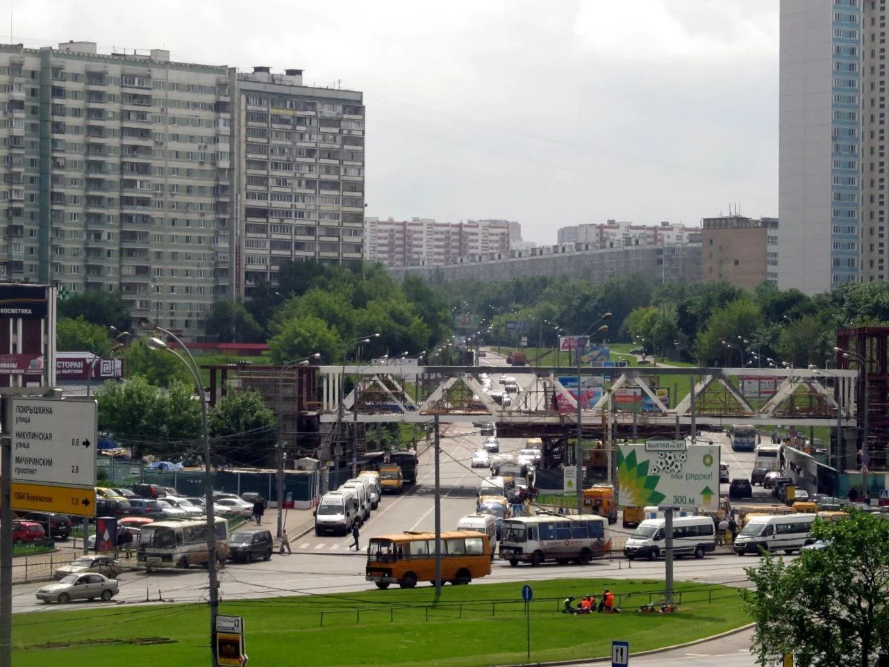 🚇 У метро «Юго-Западная», 2012 год.