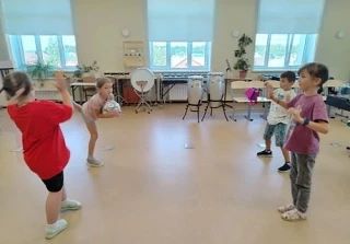 Подвижные игры особенно любимы детьми, ведь они – важный источник радостных эмоций. Игр...