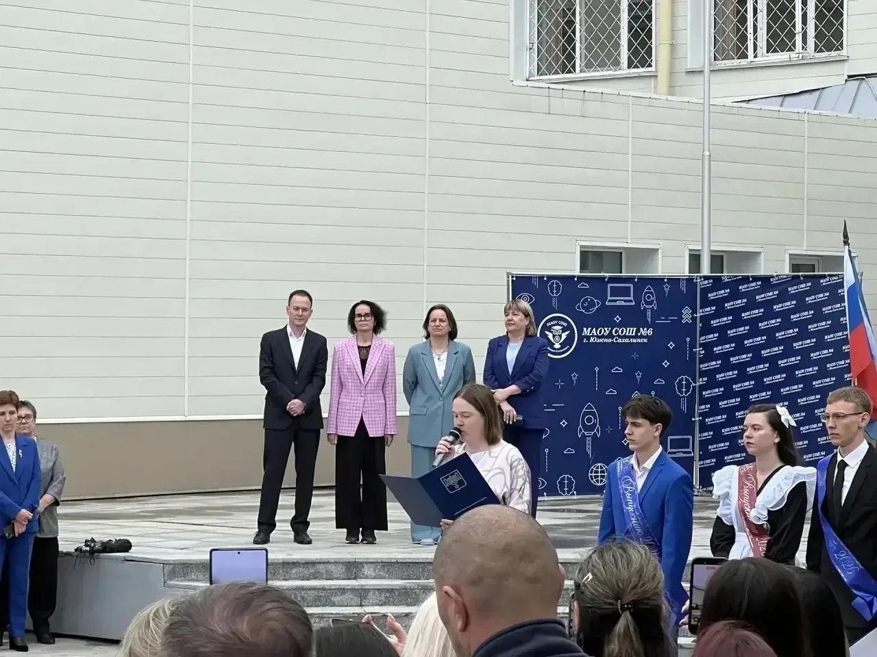 Последний звонок прозвучал для выпускников 11 классов МАОУ СОШ №6 г. Южно-Сахалинска  💐Сегодня, 26 м