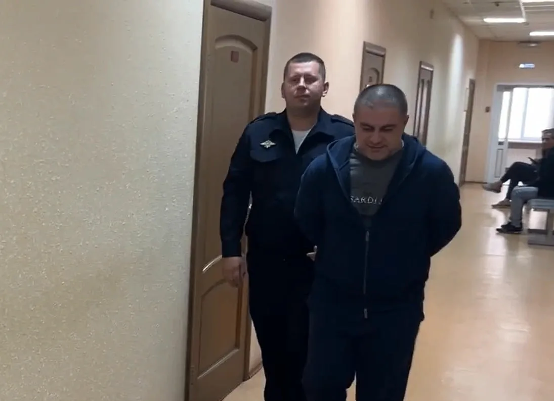Девушки отказались знакомиться с мужчиной в баре — тогда он открыл по ним стрельбу.
