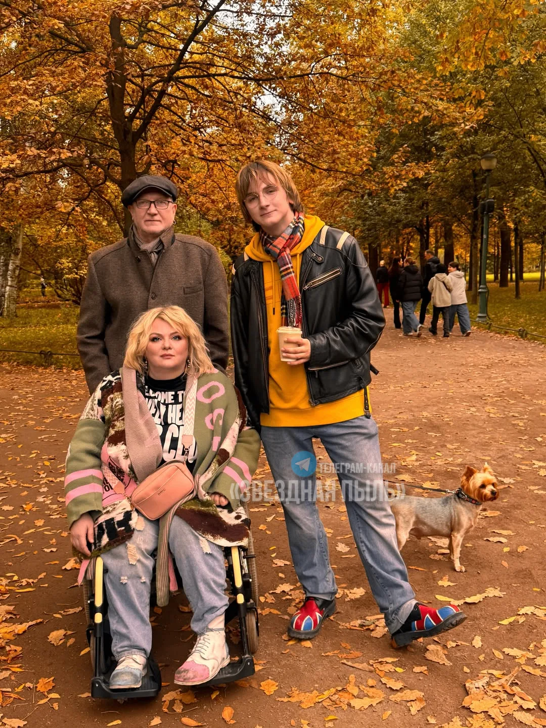 ✨Виктор Бычков с женой Полиной и сыном Добрыней на прогулке Таврическом саду.