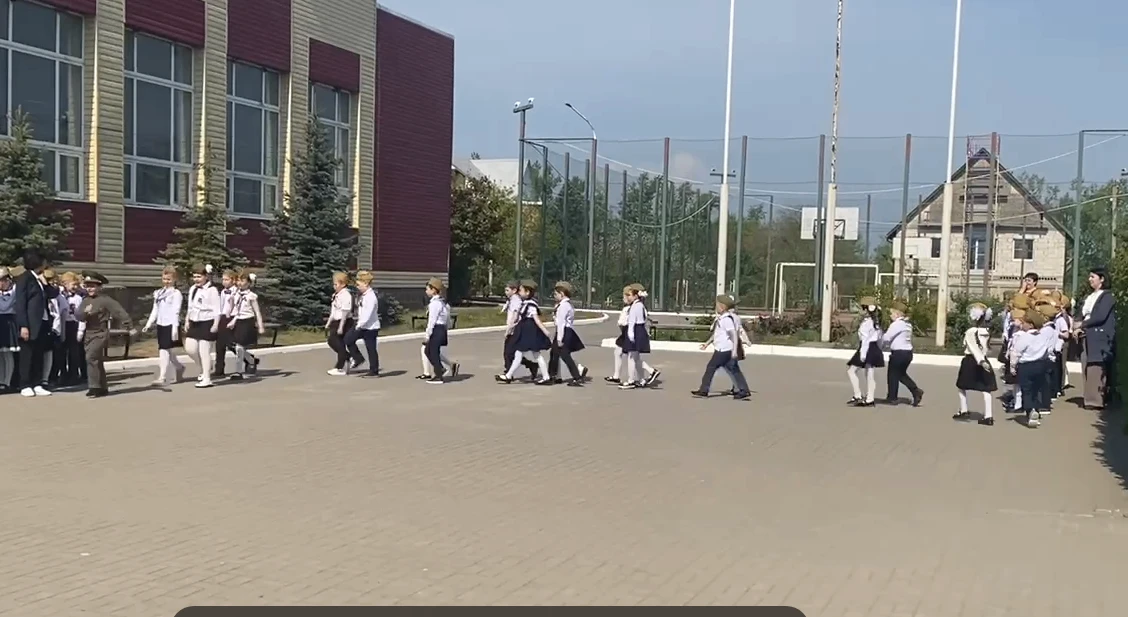 Завершился второй день школьного конкурса- смотра строя и песни «Наследники Победы», посвященного 81