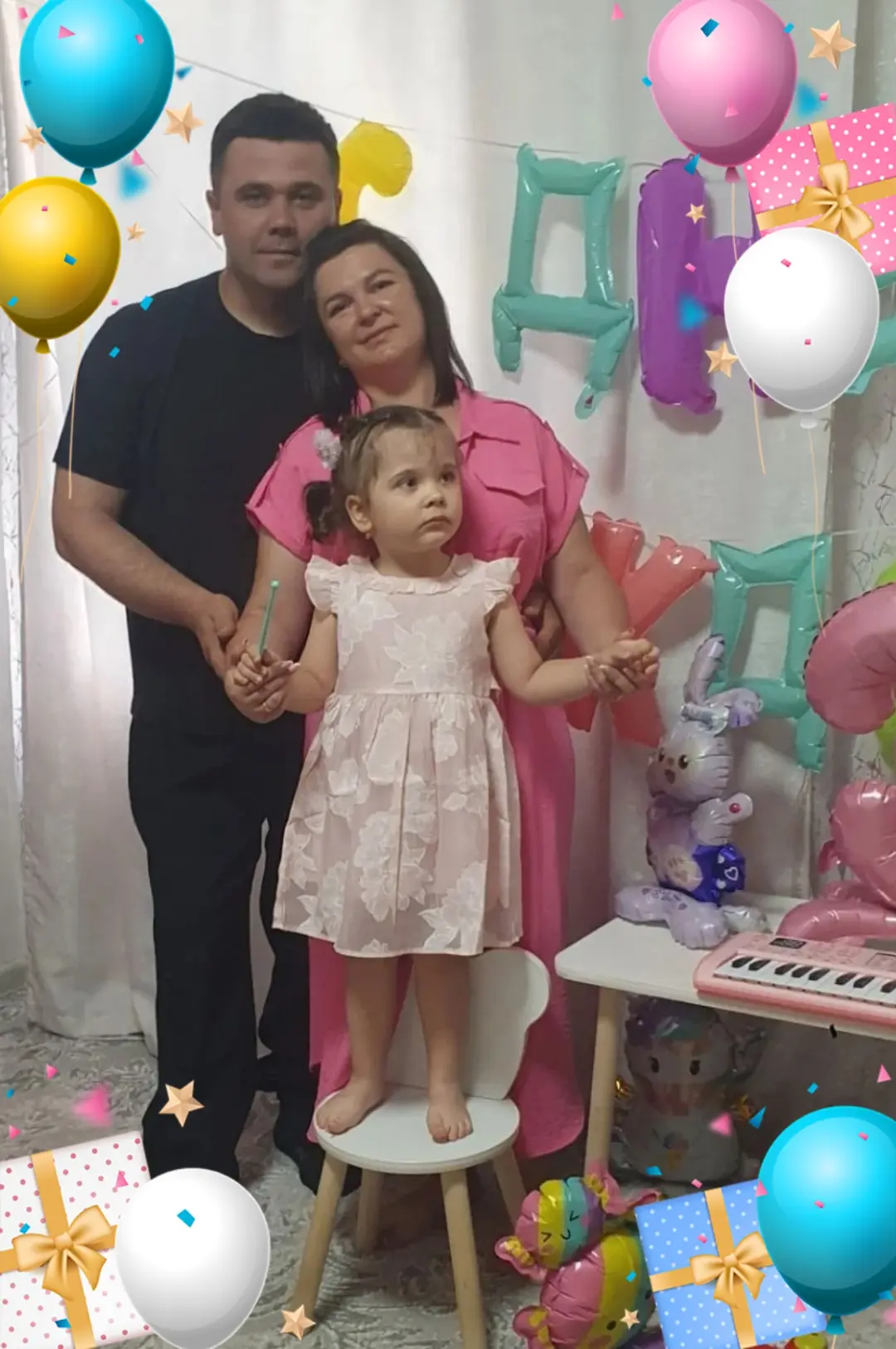 Фотобатл "Мама, папа, я-крепкая семья" завершается ещё одной семейной фотографией.
Семья Полины Прас