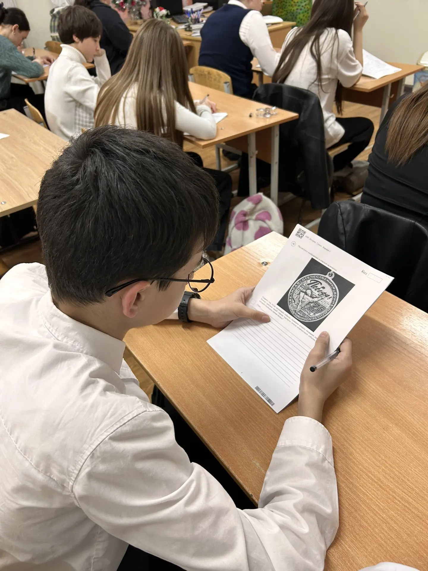✅ Сегодня прошёл третий день всероссийских проверочных работ! ✍️  Ребята из 5, 6, 7, 8 и 10 классов 