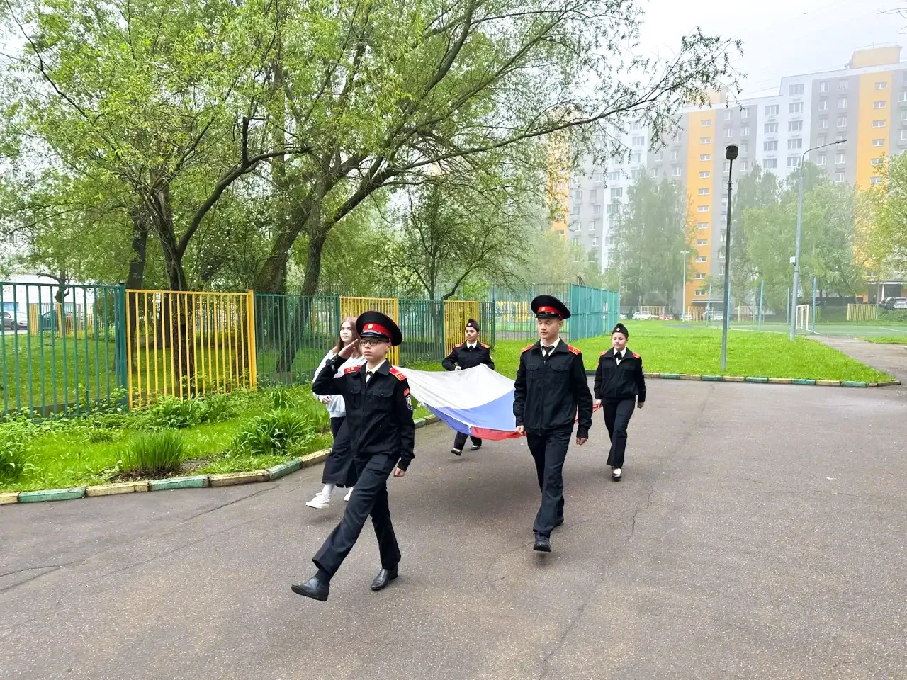С НОВОЙ НЕДЕЛЕЙ И НОВЫМ НАСТРОЕМ 🇷🇺  Майские праздники позади, и сегодня в Школе 939 учебная неделя 