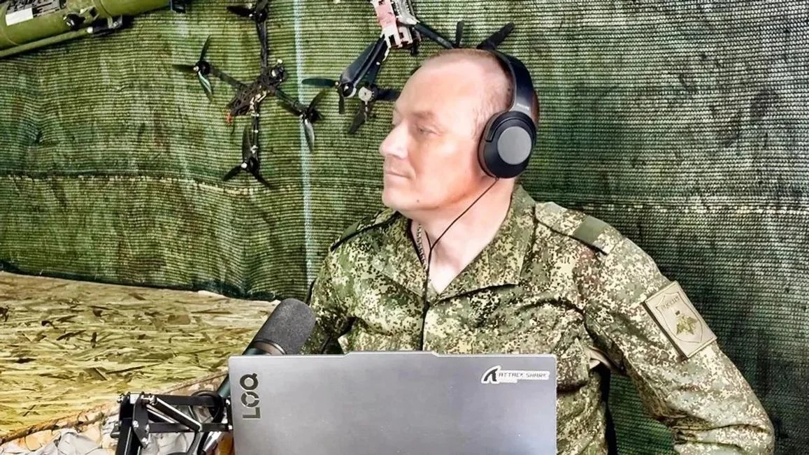 Боец из Башкирии «Асад» рассказал, как работает эксклюзивная телестудия на СВО
Спустя чуть более мес