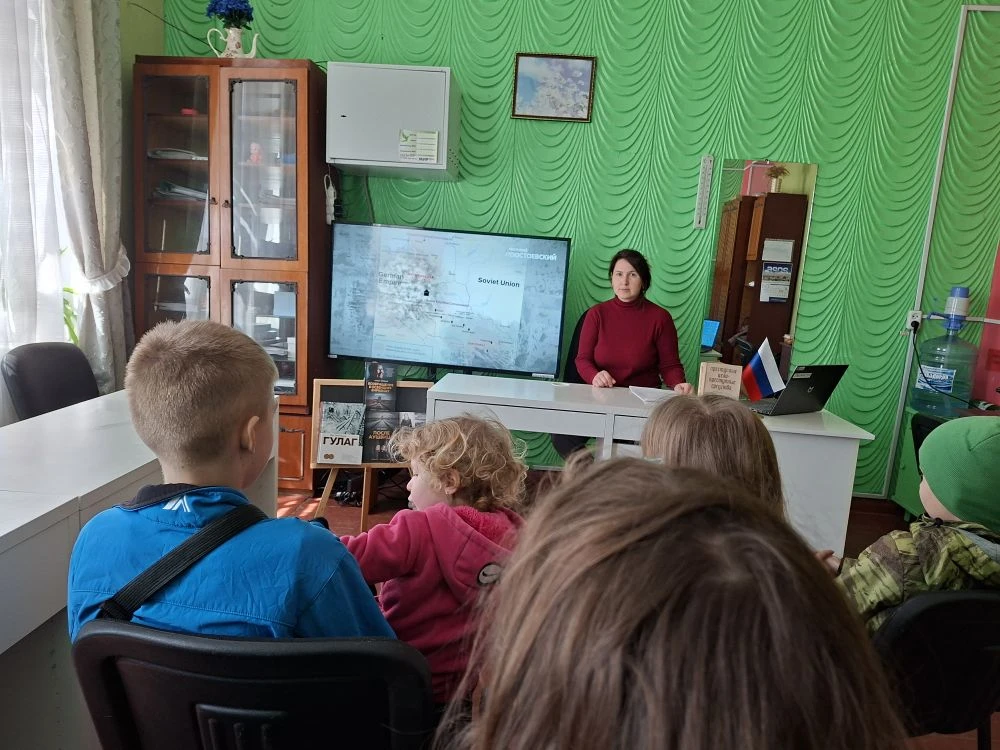 "Не забудем!": Памятный час в Благовещенском СДК, посвященный жертвам геноцида советского народа 🕯️ 