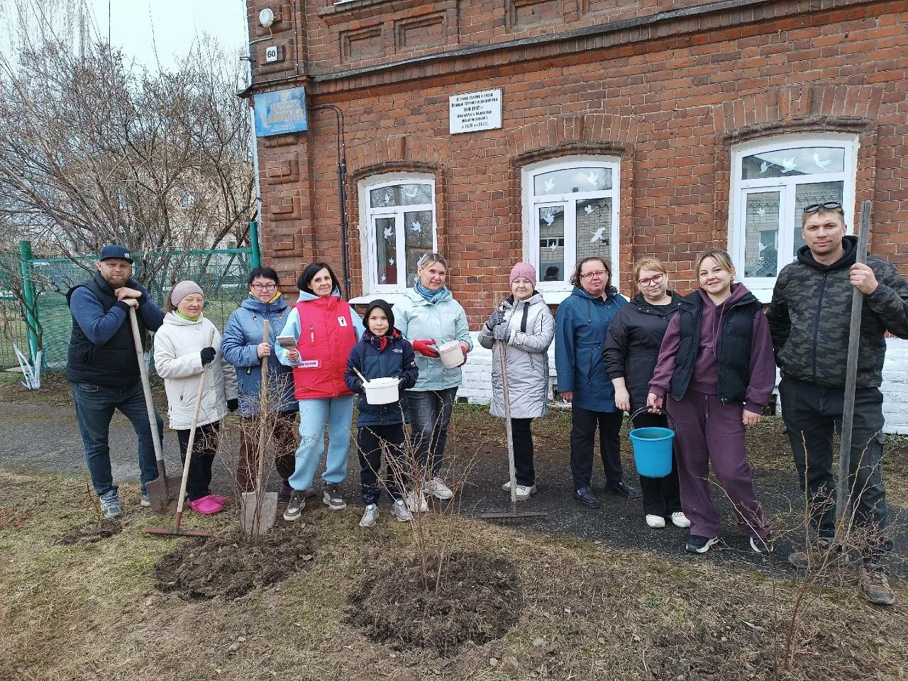 Мы за чистоту!

❇️ В рамках акции вместе с коллегами  местного отделения Движения Первых   устроили 